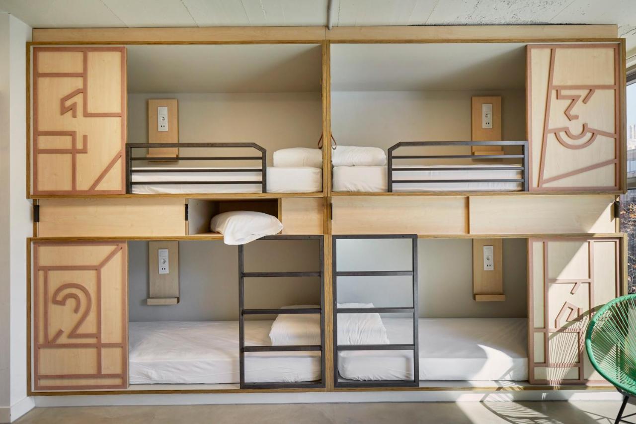 Familienzimmer mit eigenem Bad (6 Personen)